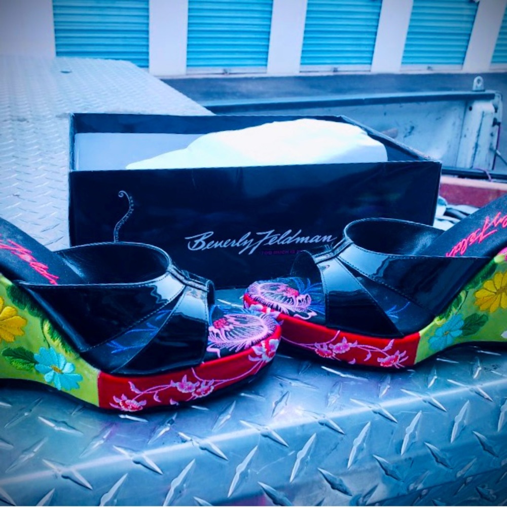 Like New Beverly Feldman Bora Bora Platforms